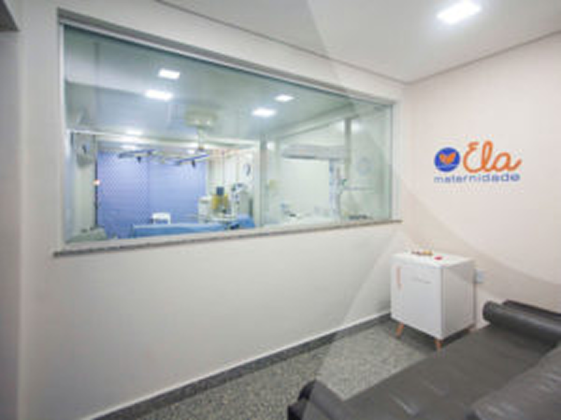 ela-maternidade-maternidade-acomodacoes-sala-gold-galeria-1-300x225 1